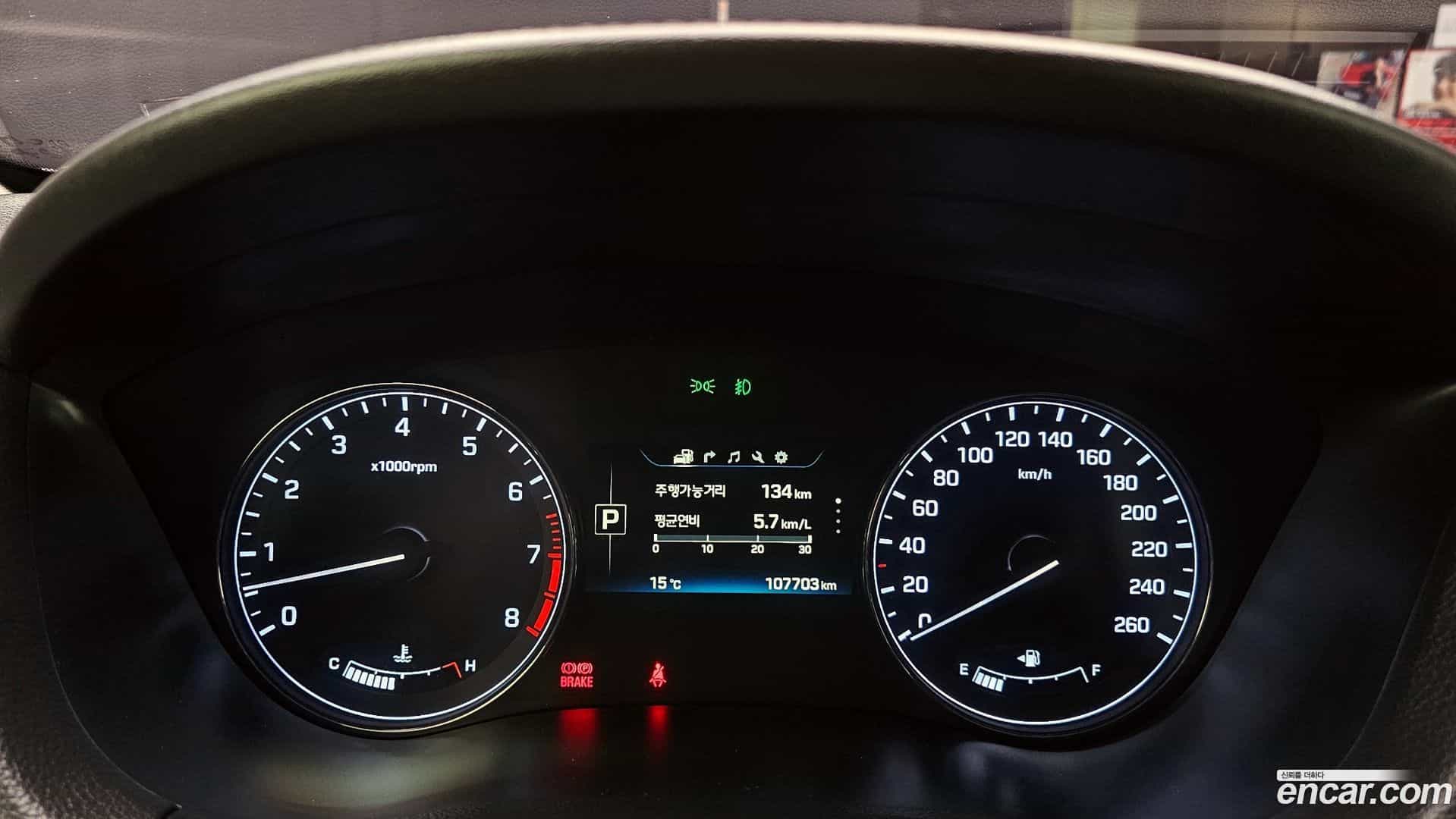 Genesis Hyundai 2016.0-INNER-008