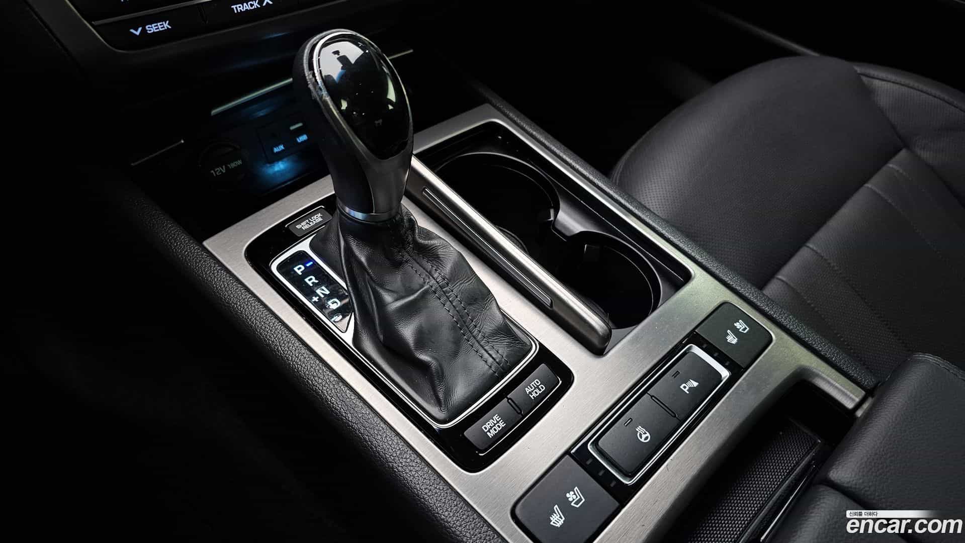 Genesis Hyundai 2016.0-INNER-009