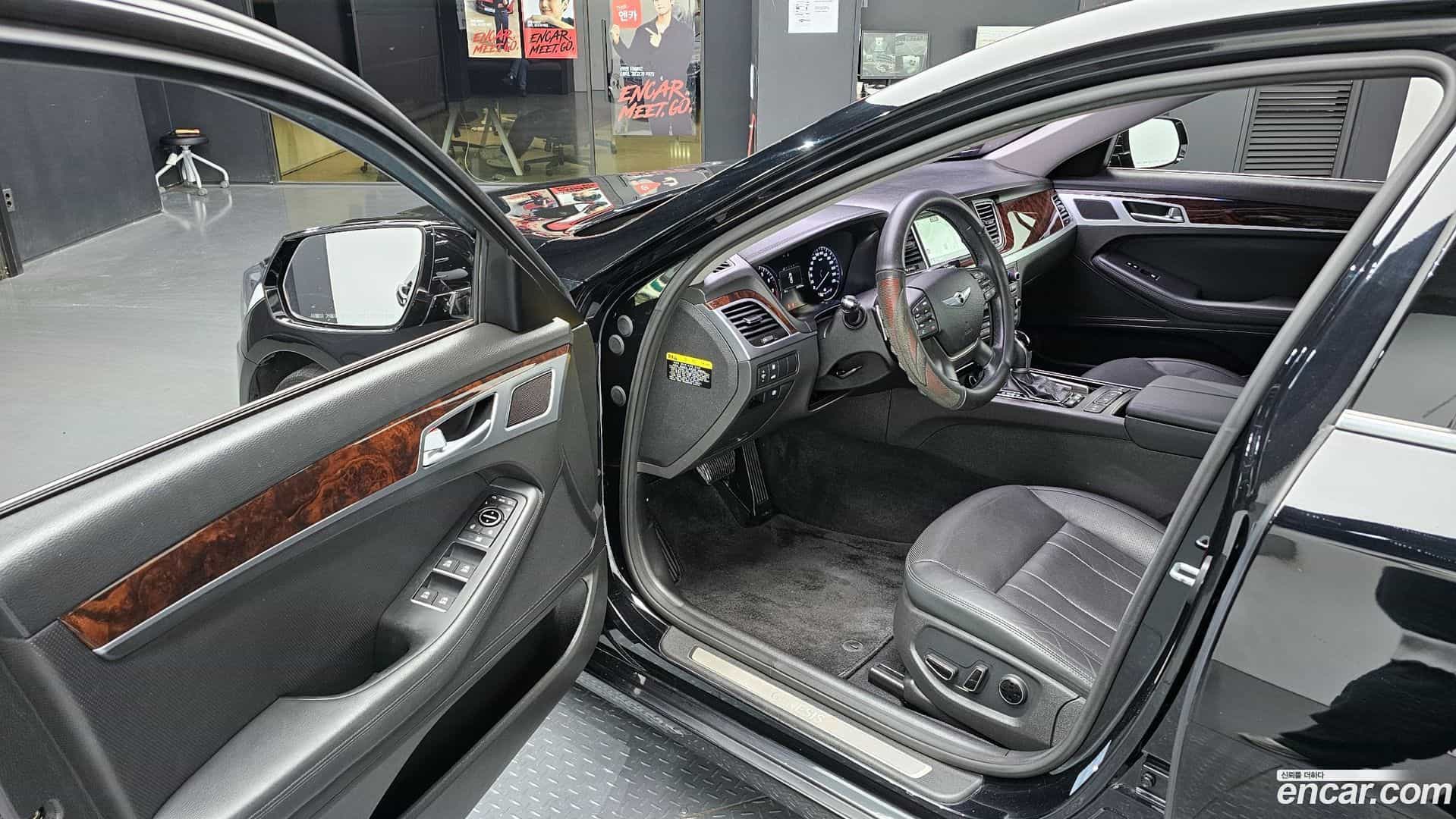 Genesis Hyundai 2016.0-INNER-010