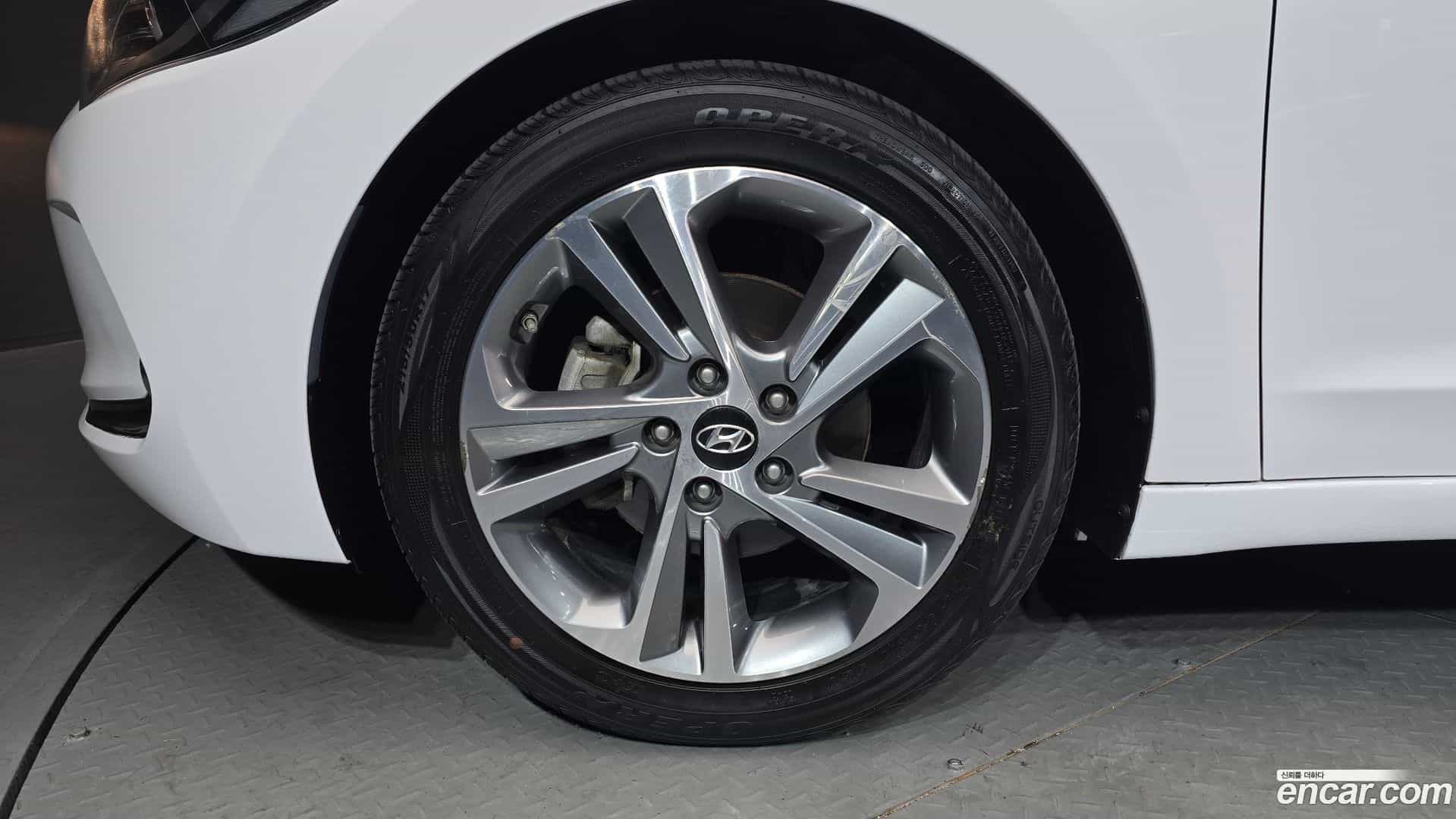 AVANTE Hyundai 2018.7-OUTER-005