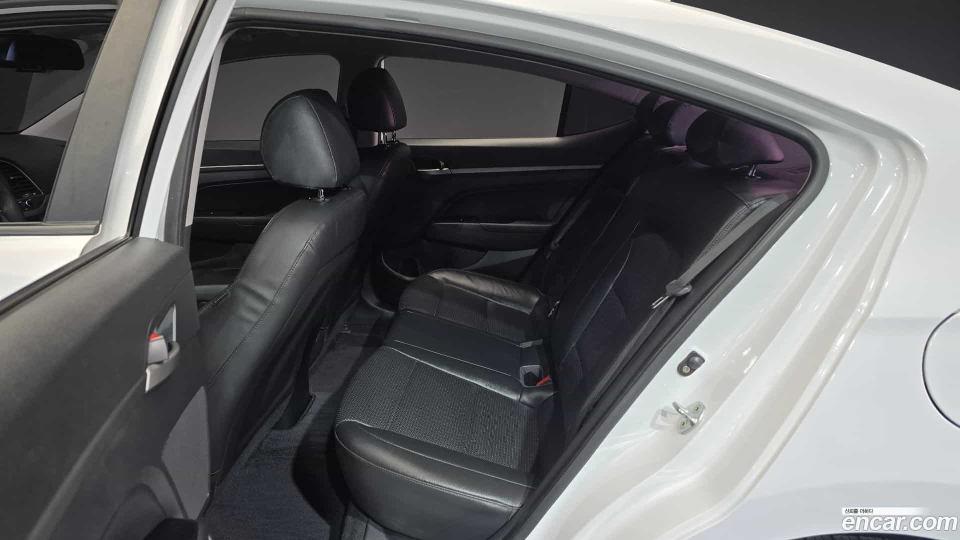 AVANTE Hyundai 2018.7-OPTION-017