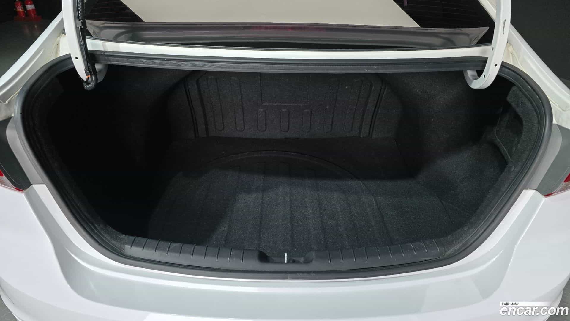 AVANTE Hyundai 2018.7-OPTION-024