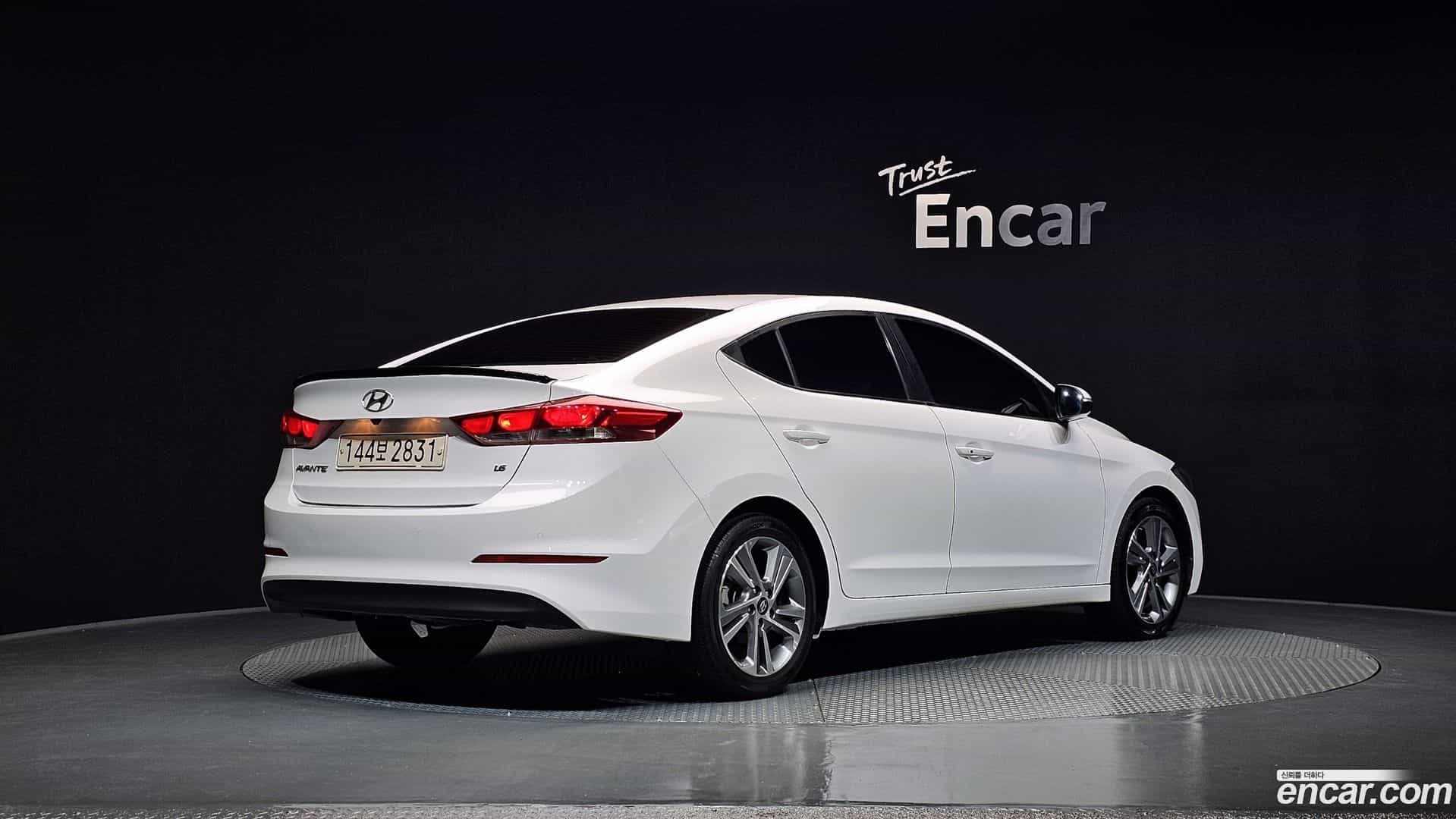 AVANTE Hyundai 2018.8-OUTER-002