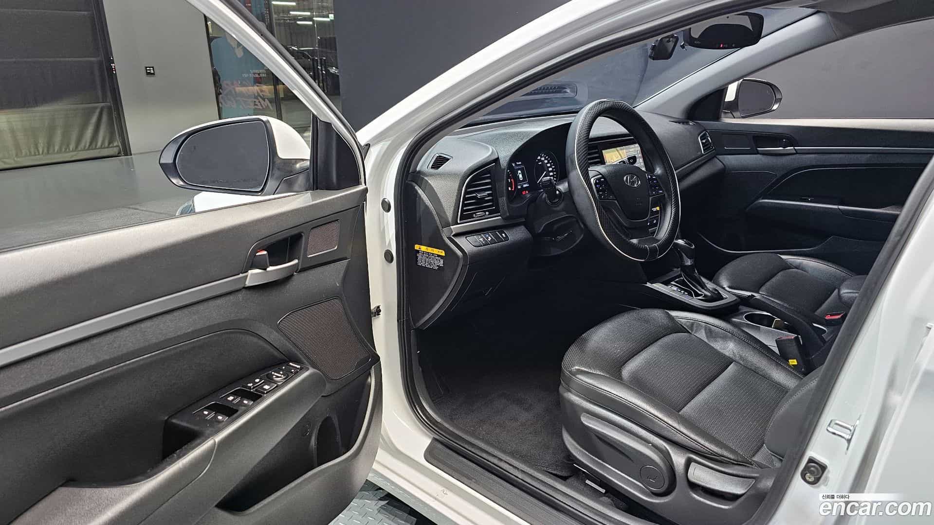 AVANTE Hyundai 2018.8-OPTION-015