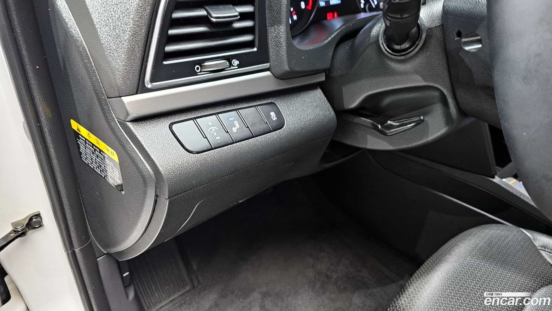 AVANTE Hyundai 2018.8-OPTION-018