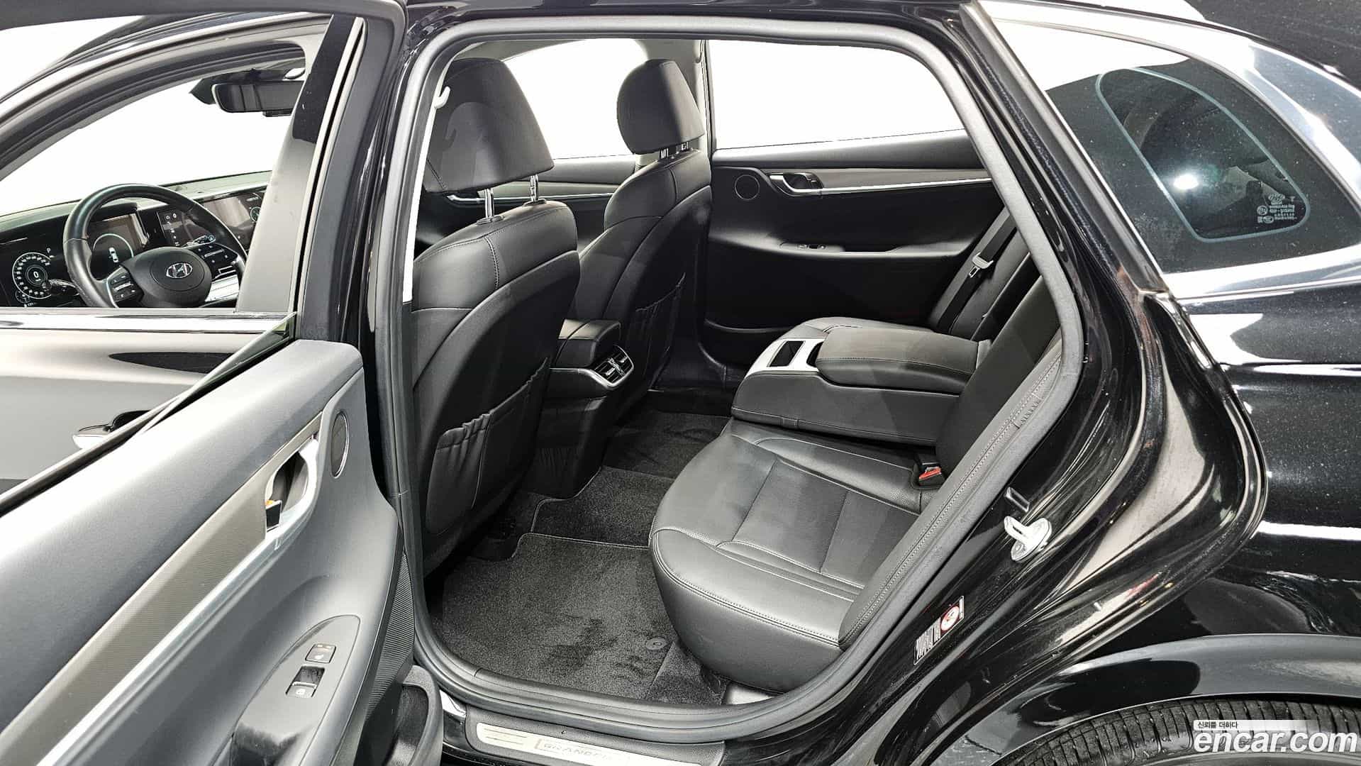 Grandeur Hyundai 2021.1-OPTION-015