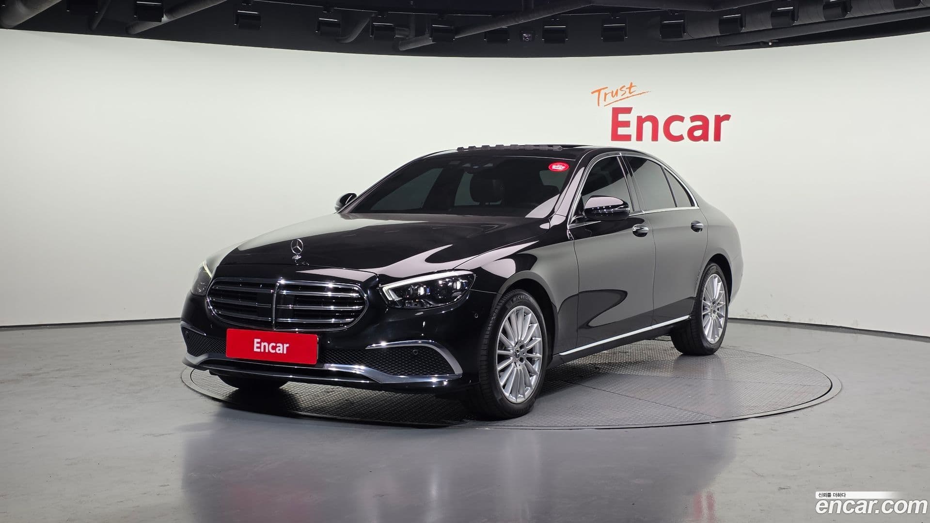 Main__Slider__Photo:E-Class Mercedes-Benz 2021.8-0