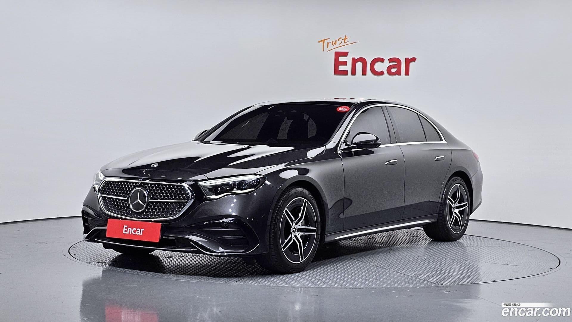 Main__Slider__Photo:E-Class Mercedes-Benz 2024.1-0