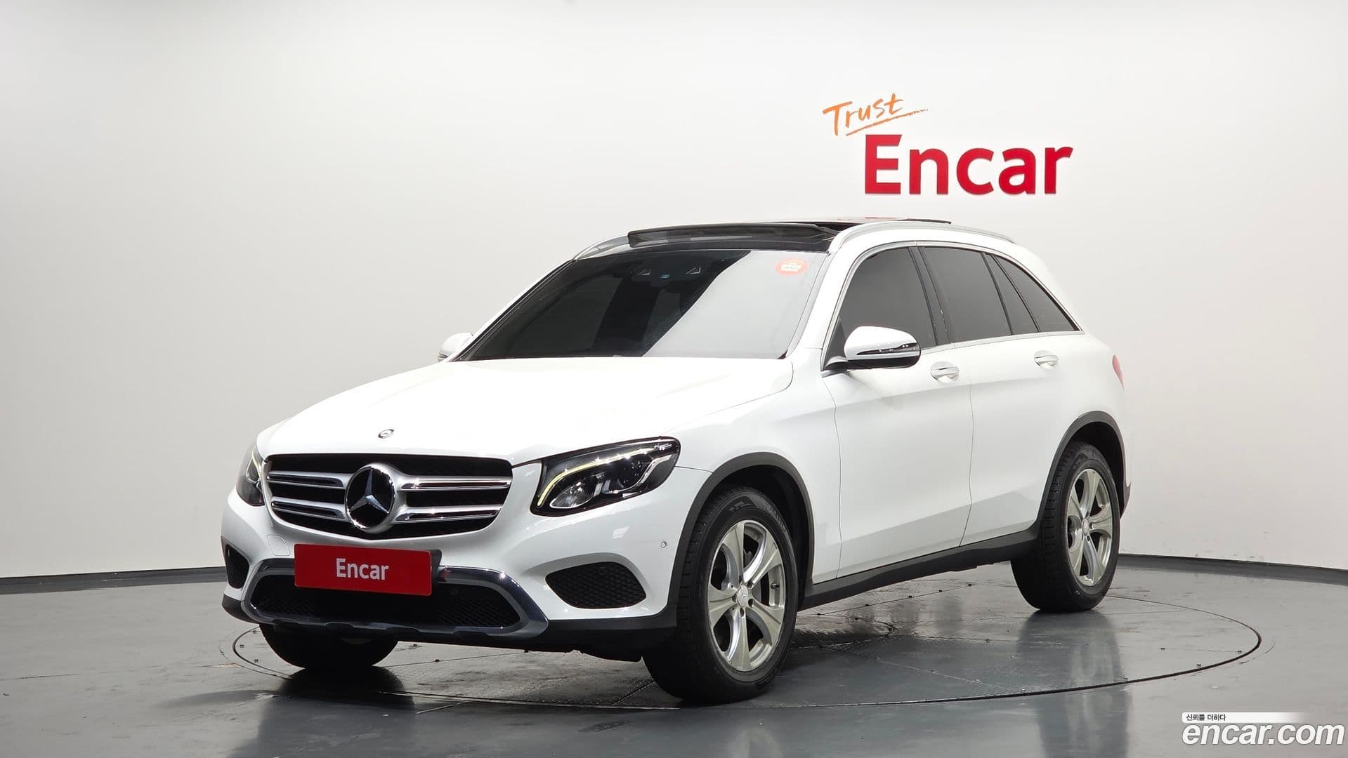Main__Slider__Photo:GLC-Class Mercedes-Benz 2016.10-0