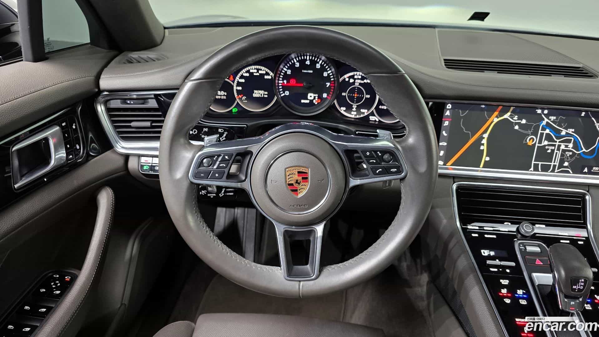 Panamera Porsche 2018.11-OPTION-017