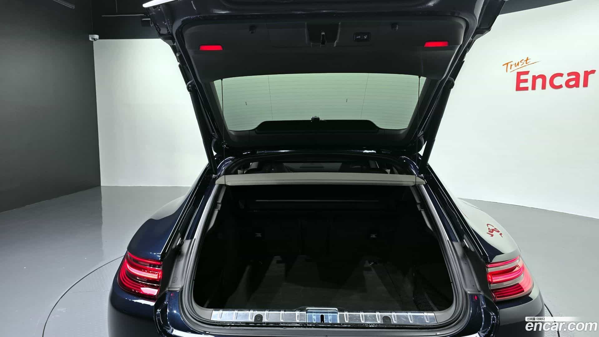 Panamera Porsche 2018.11-OPTION-024