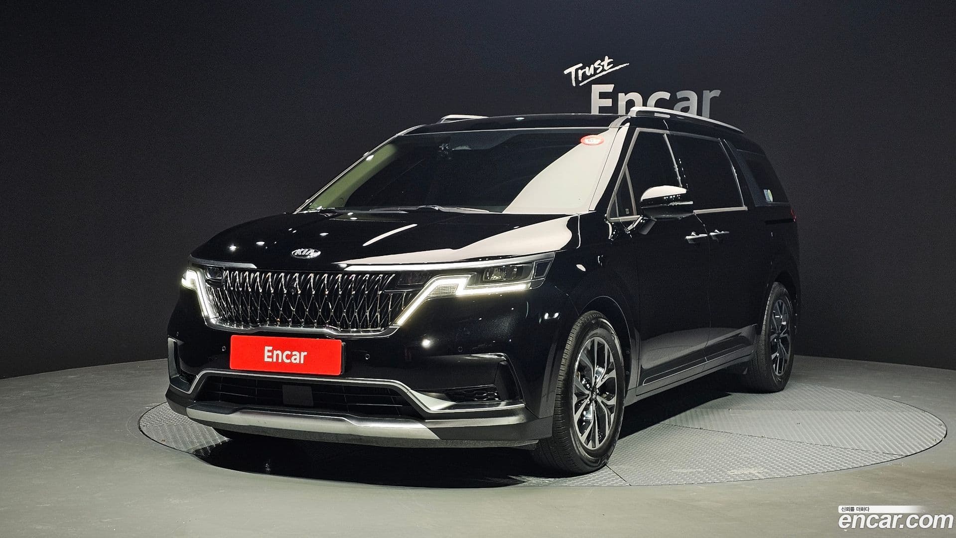 Main__Slider__Photo:Canival Kia 2021.1-0