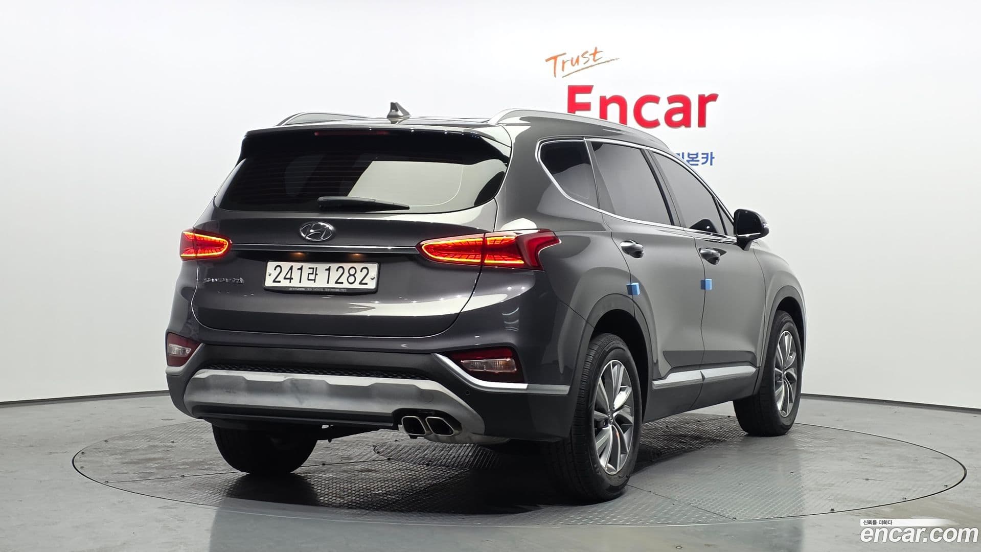 Main__Slider__Photo:Santafe Hyundai 2020.0-1