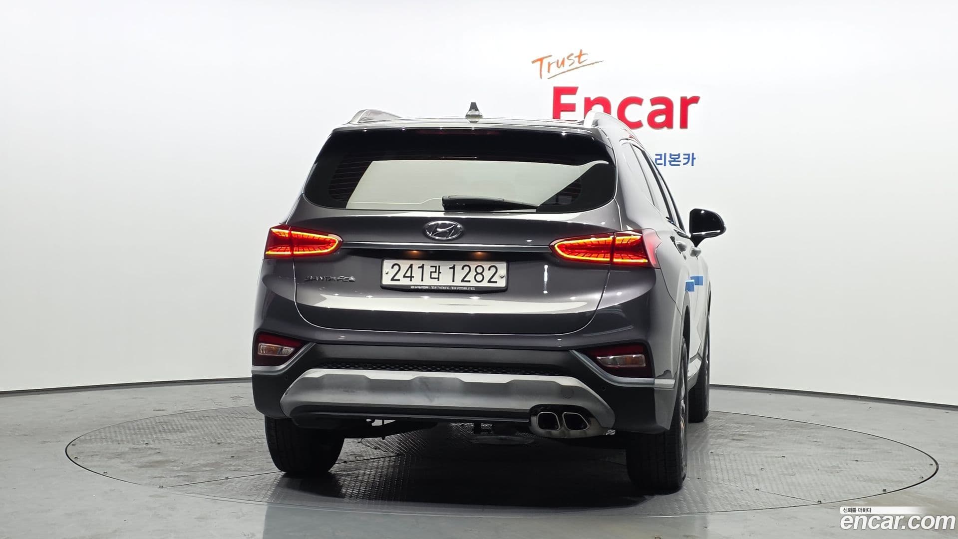 Main__Slider__Photo:Santafe Hyundai 2020.0-3