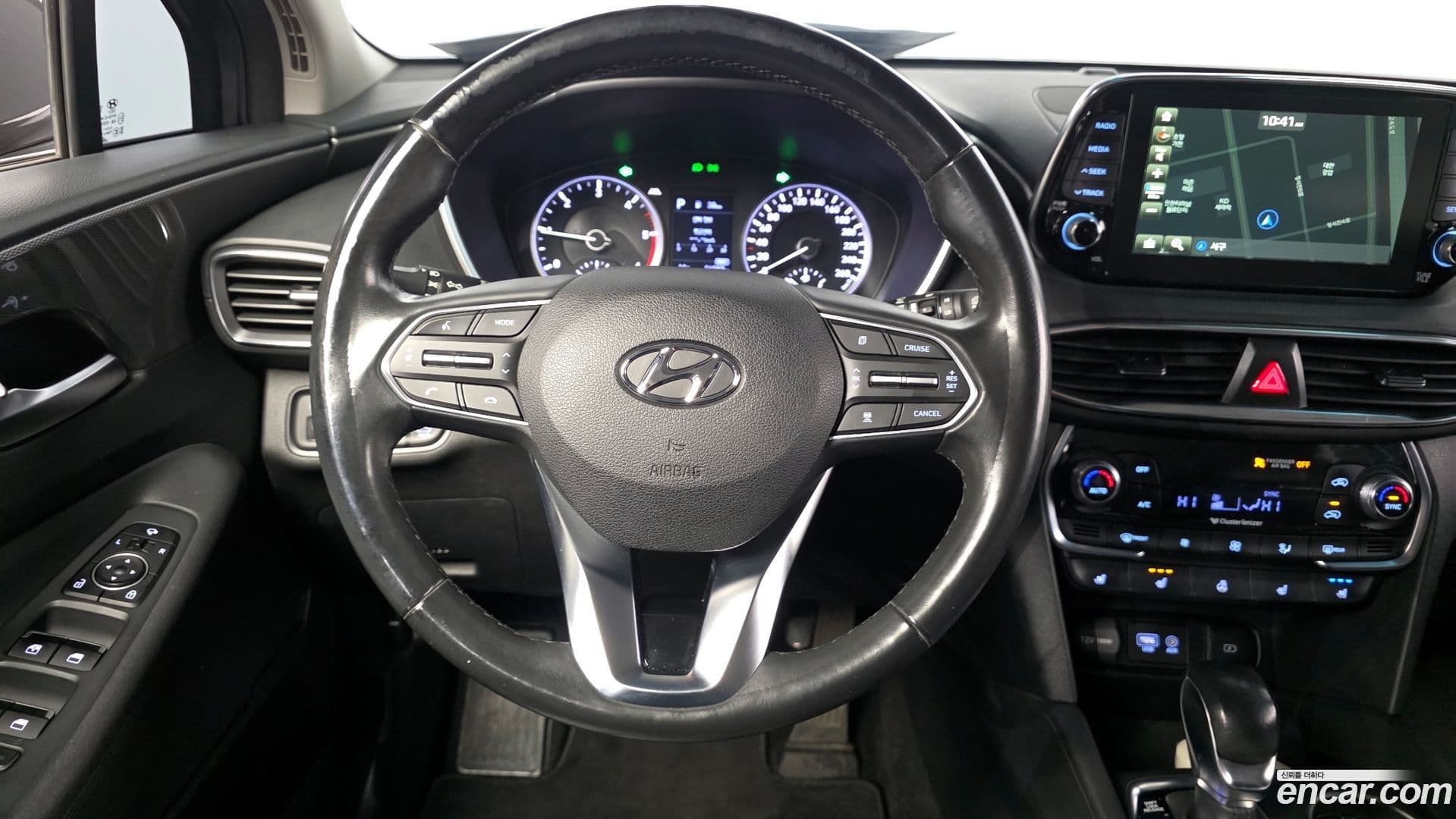 Main__Slider__Photo:Santafe Hyundai 2020.0-12