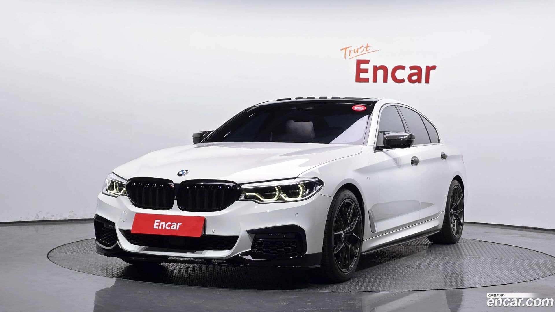 Main__Slider__Photo:5-Series BMW 2019.5-0