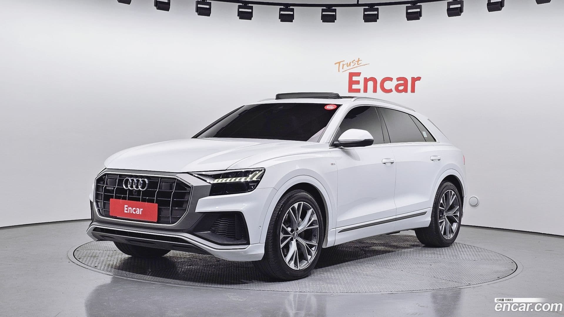 Main__Slider__Photo:Q8 Audi 2021.6-0