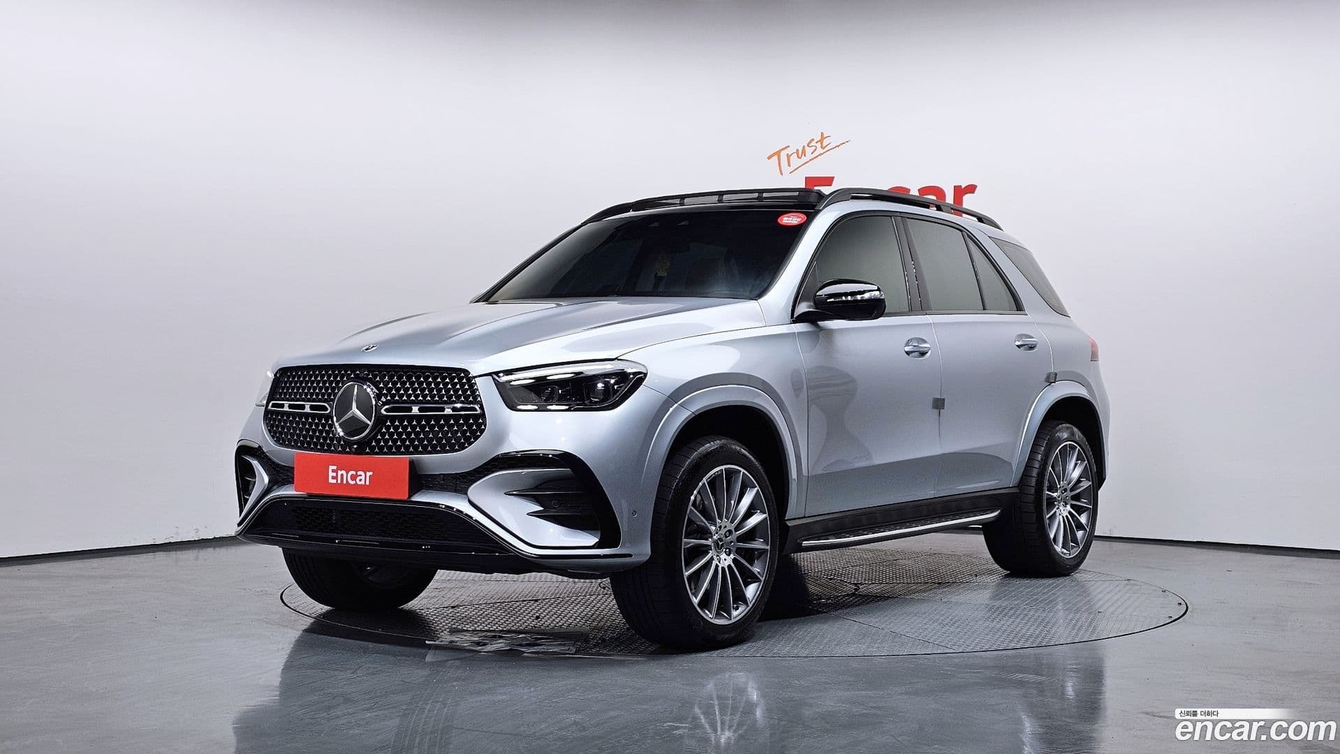 Main__Slider__Photo:GLE-Class Mercedes-Benz 2023.11-0
