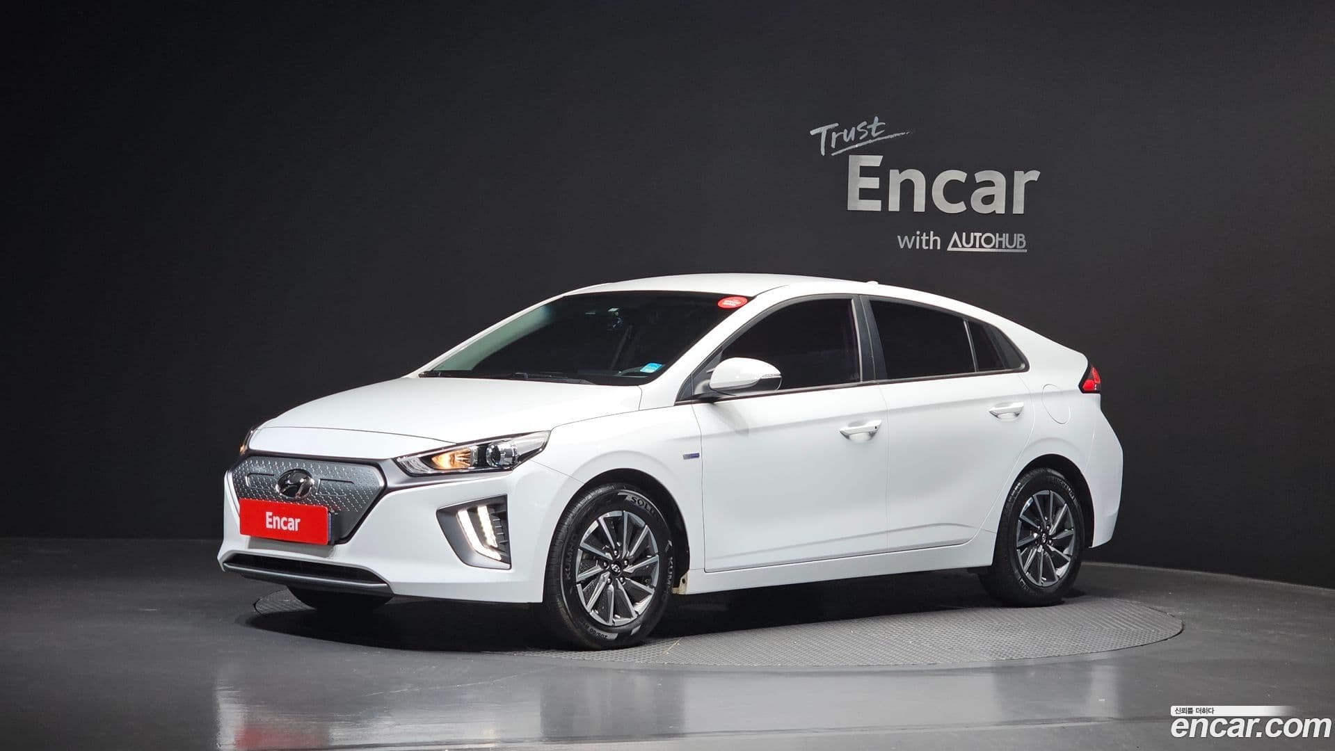 Main__Slider__Photo:Ioniq Hyundai 2020.3-0