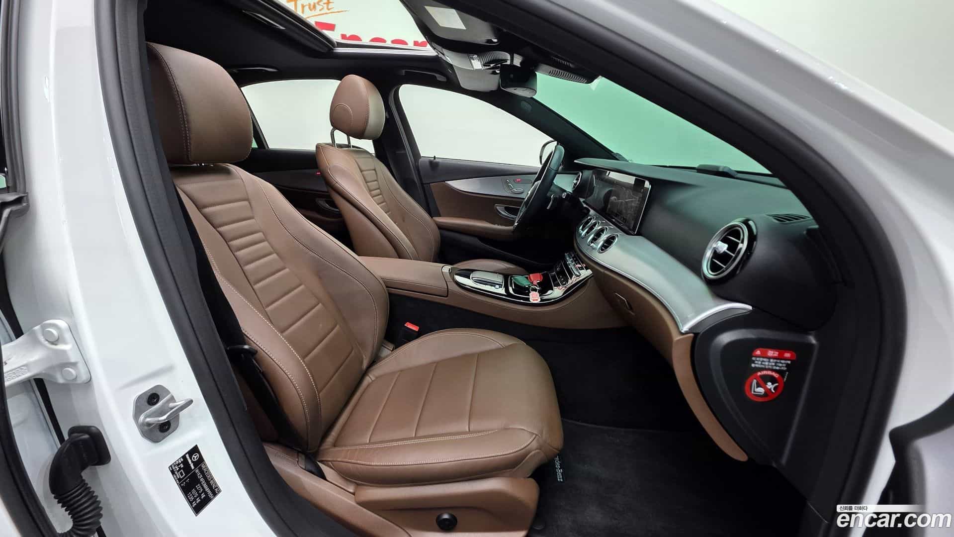 E-Class Mercedes-Benz 2020.10-INNER-010