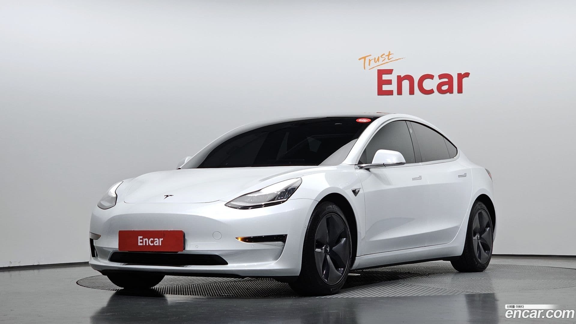 Main__Slider__Photo:Model 3 Tesla 2020.5-0