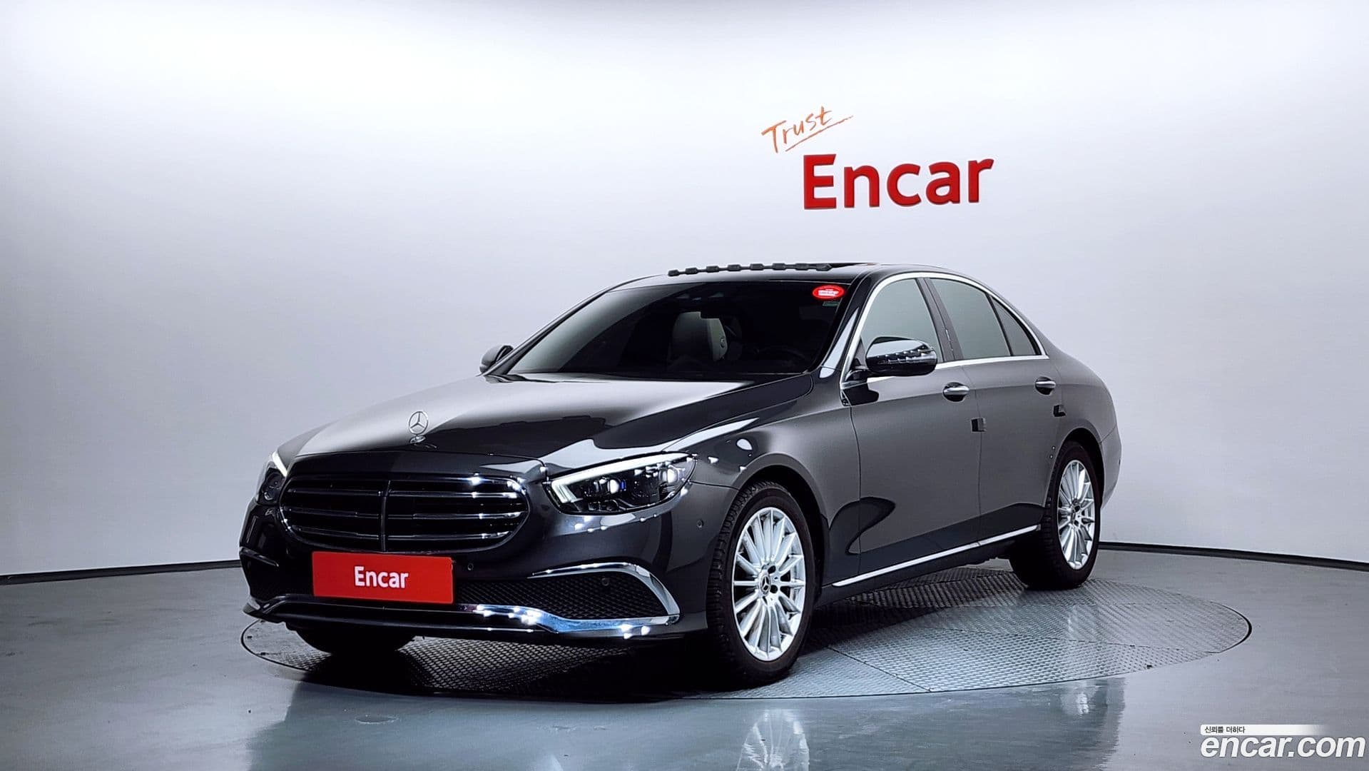 Main__Slider__Photo:E-Class Mercedes-Benz 2021.1-0
