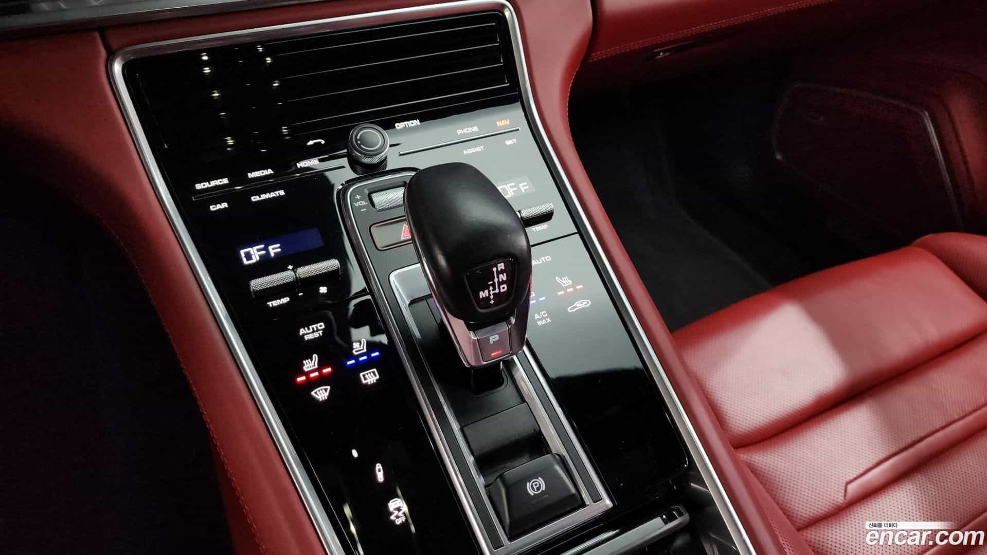 Panamera Porsche 2020.2-INNER-009