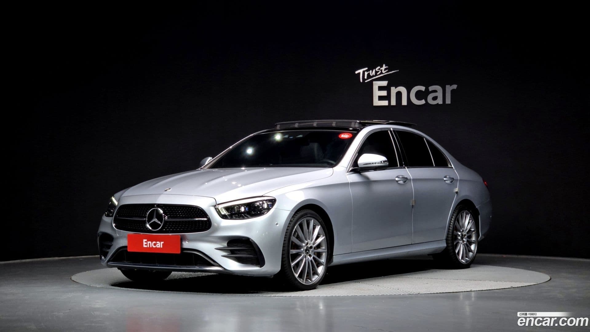 Main__Slider__Photo:E-Class Mercedes-Benz 2022.4-0