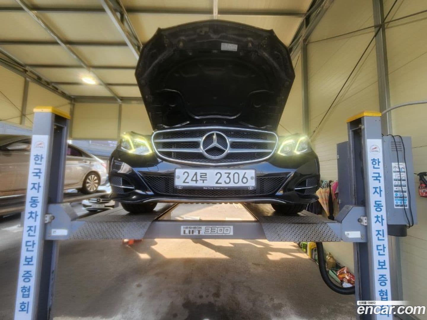 Main__Slider__Photo:E-Class Mercedes-Benz 2014.11-0