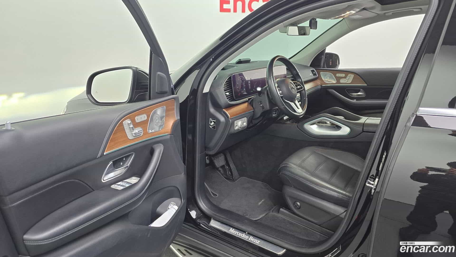 GLE-Class Mercedes-Benz 2020.8-INNER-010