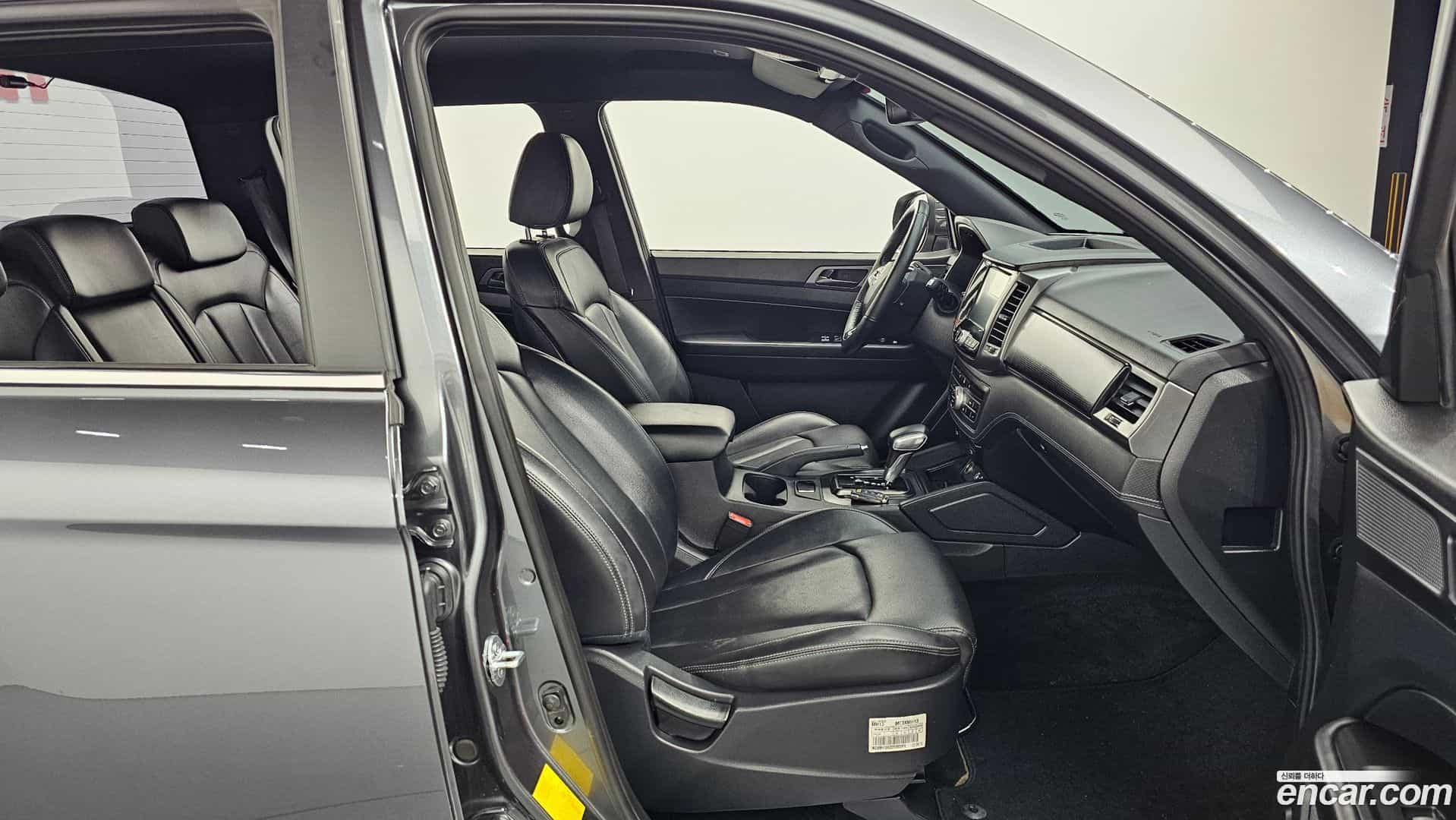 Rexton KG Mobility 2022.5-INNER-010