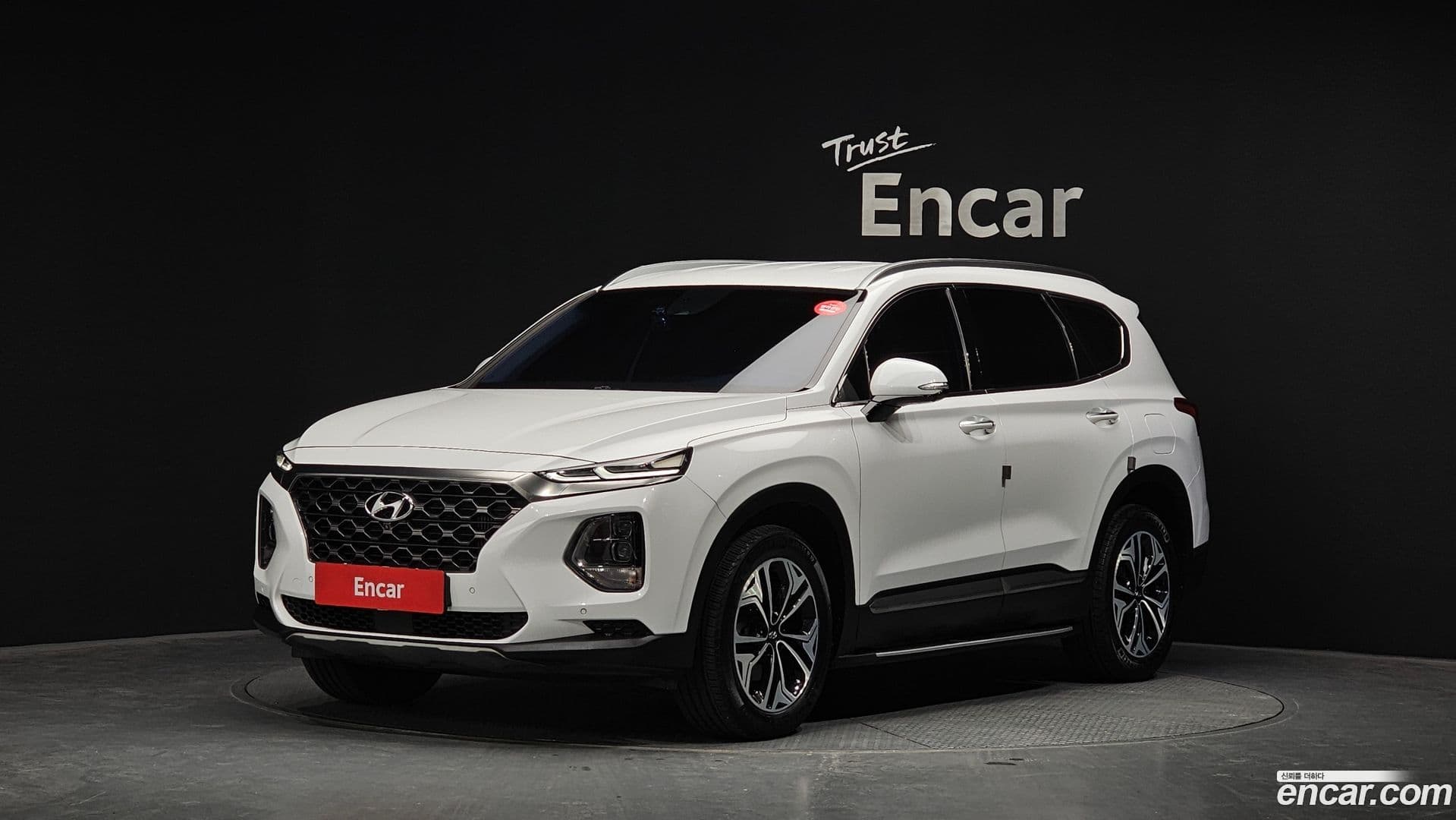 Main__Slider__Photo:Santafe Hyundai 2019.0-0