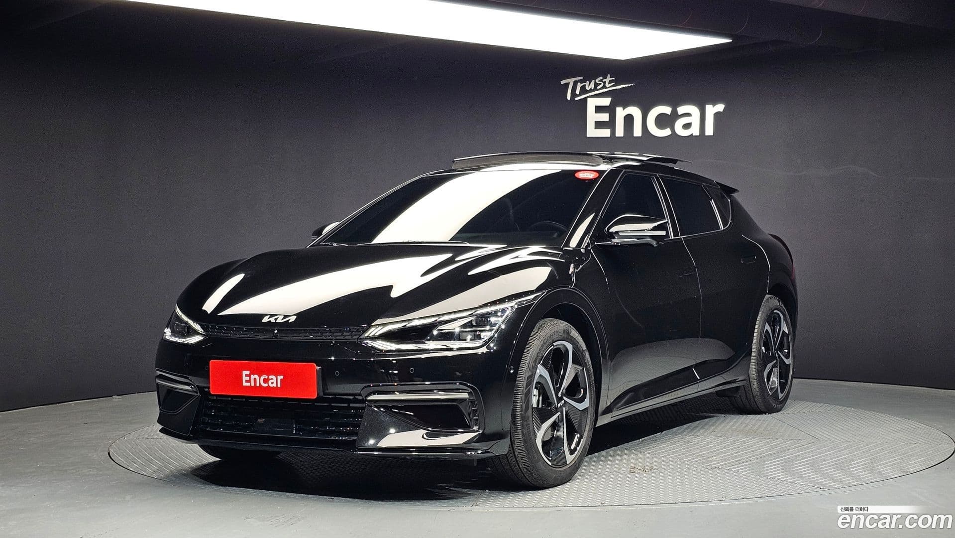Main__Slider__Photo:EV6 Kia 2023.10-0