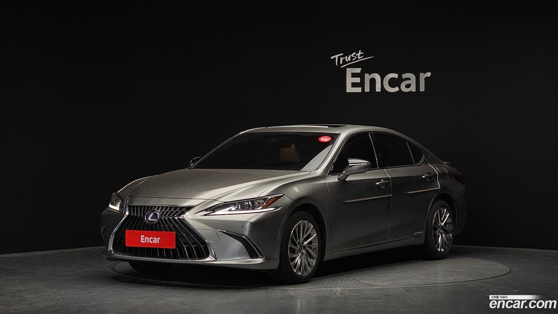 Main__Slider__Photo:ES Lexus 2022.2-0