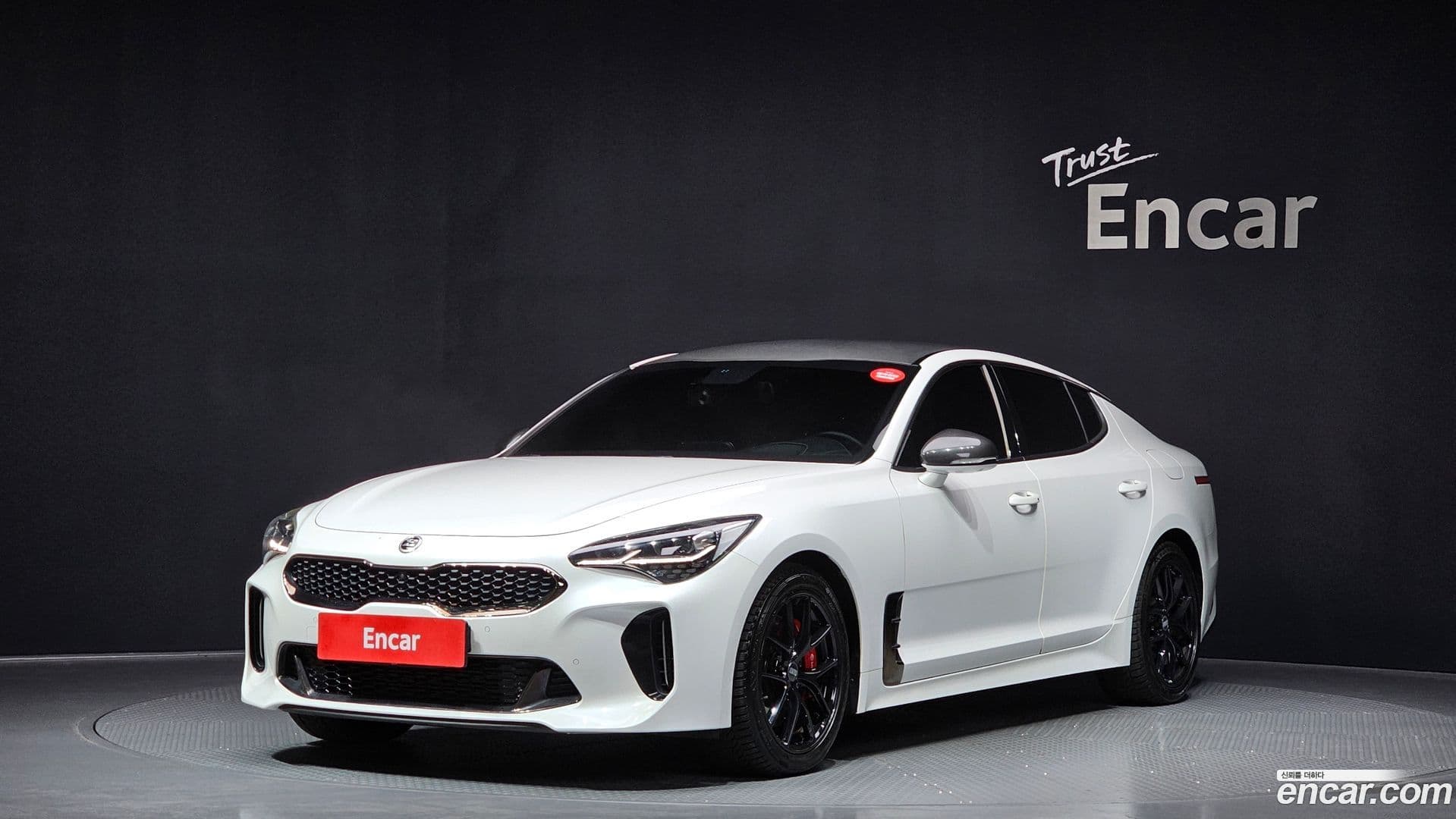 Main__Slider__Photo:Stinger Kia 2018.7-0
