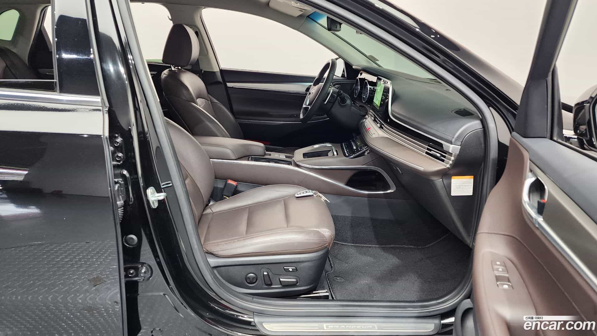 Grandeur Hyundai 2021.1-OPTION-015