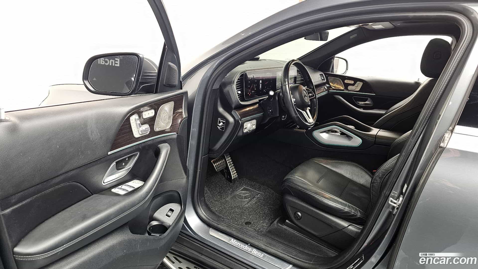 GLE-Class Mercedes-Benz 2022.0-INNER-010