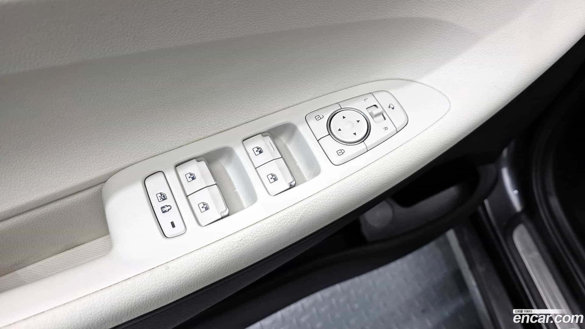 Grandeur Hyundai 2022.3-OPTION-015