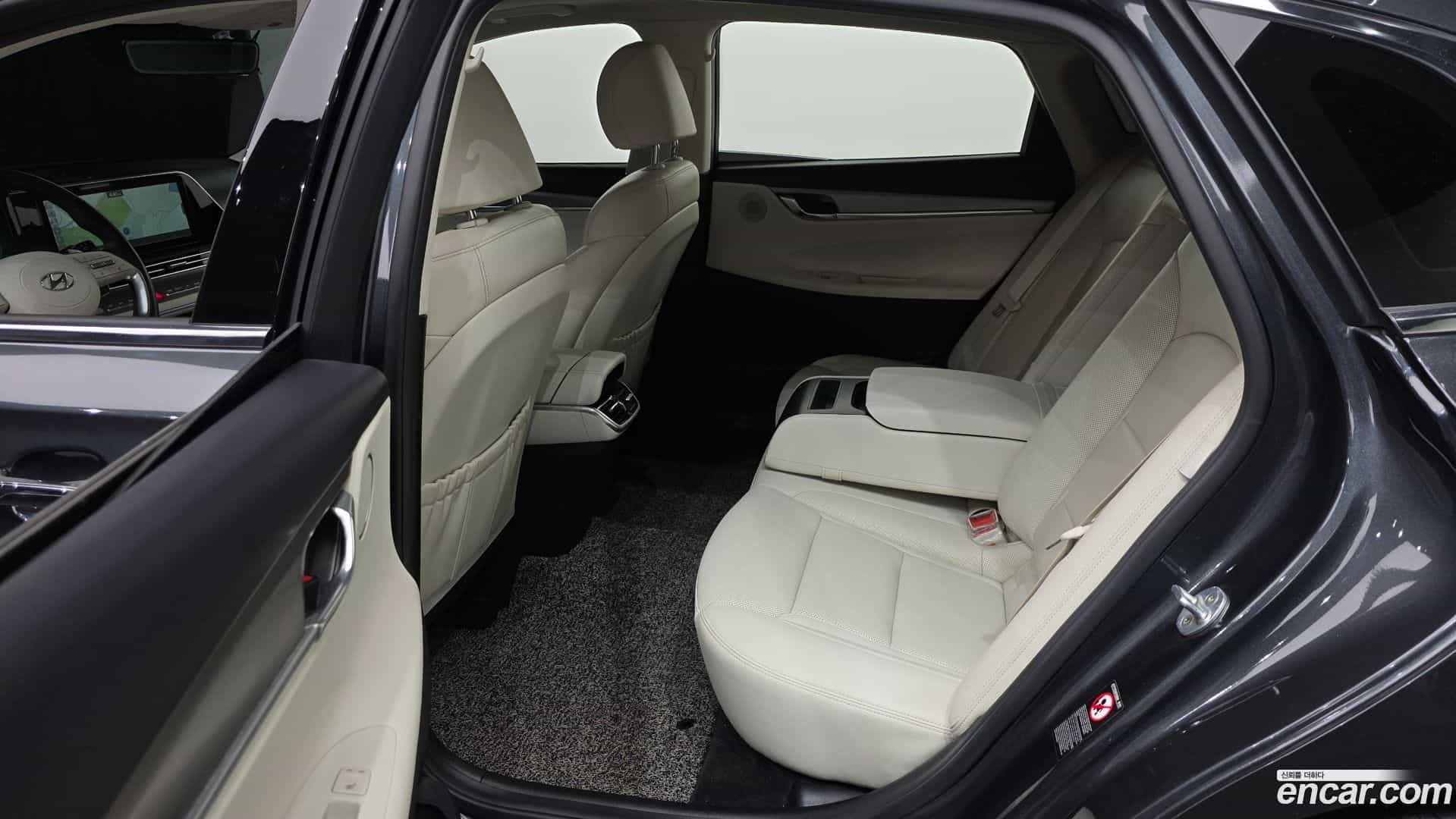 Grandeur Hyundai 2022.3-OPTION-024