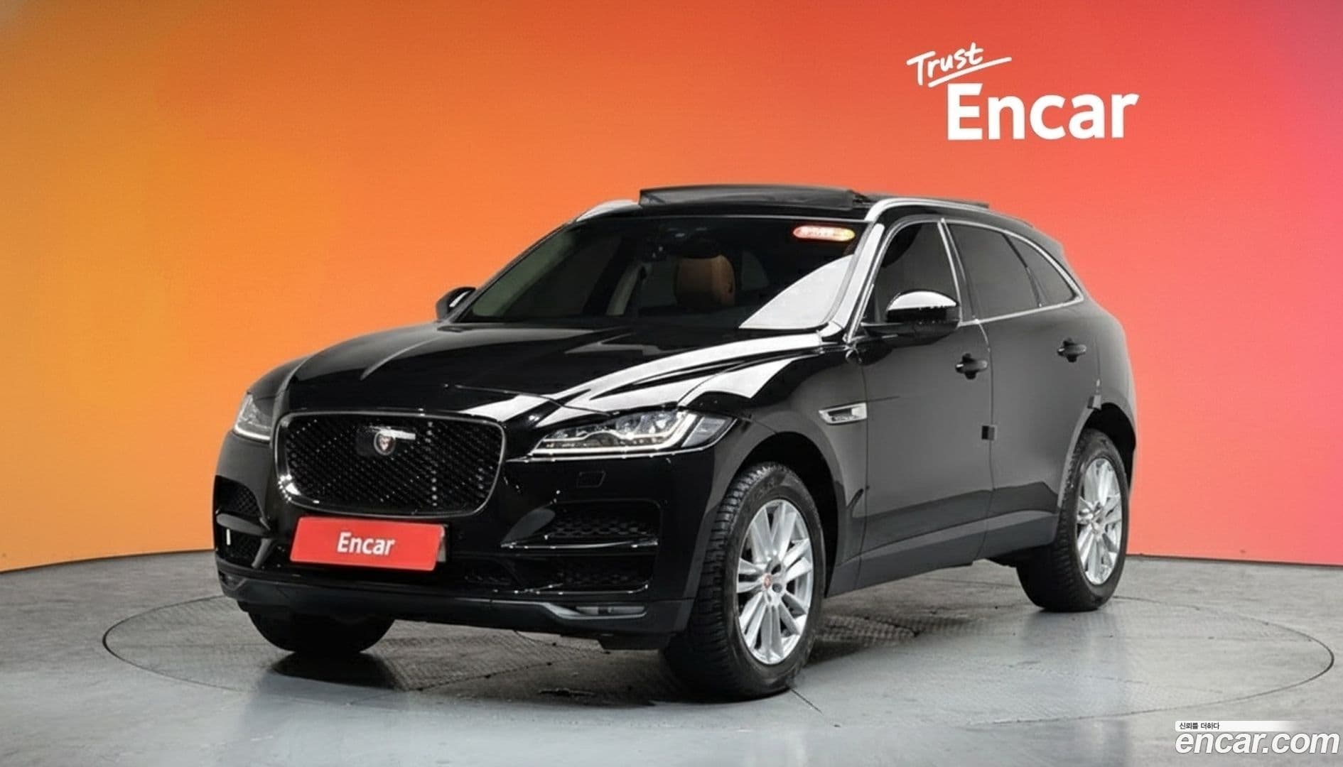 Main__Slider__Photo:F-PACE Jaguar 2019.5-0