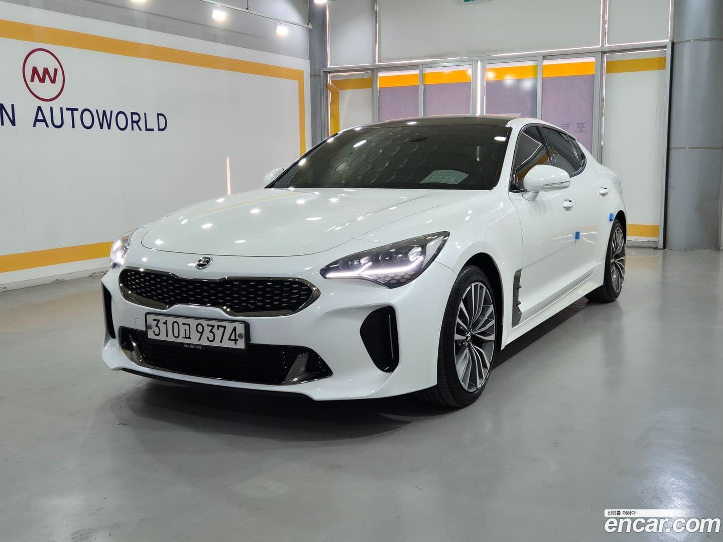 Main__Slider__Photo:Stinger Kia 2019.2-0
