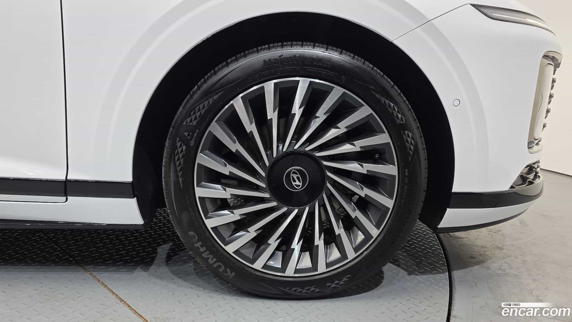 Grandeur Hyundai 2025.1-OUTER-005