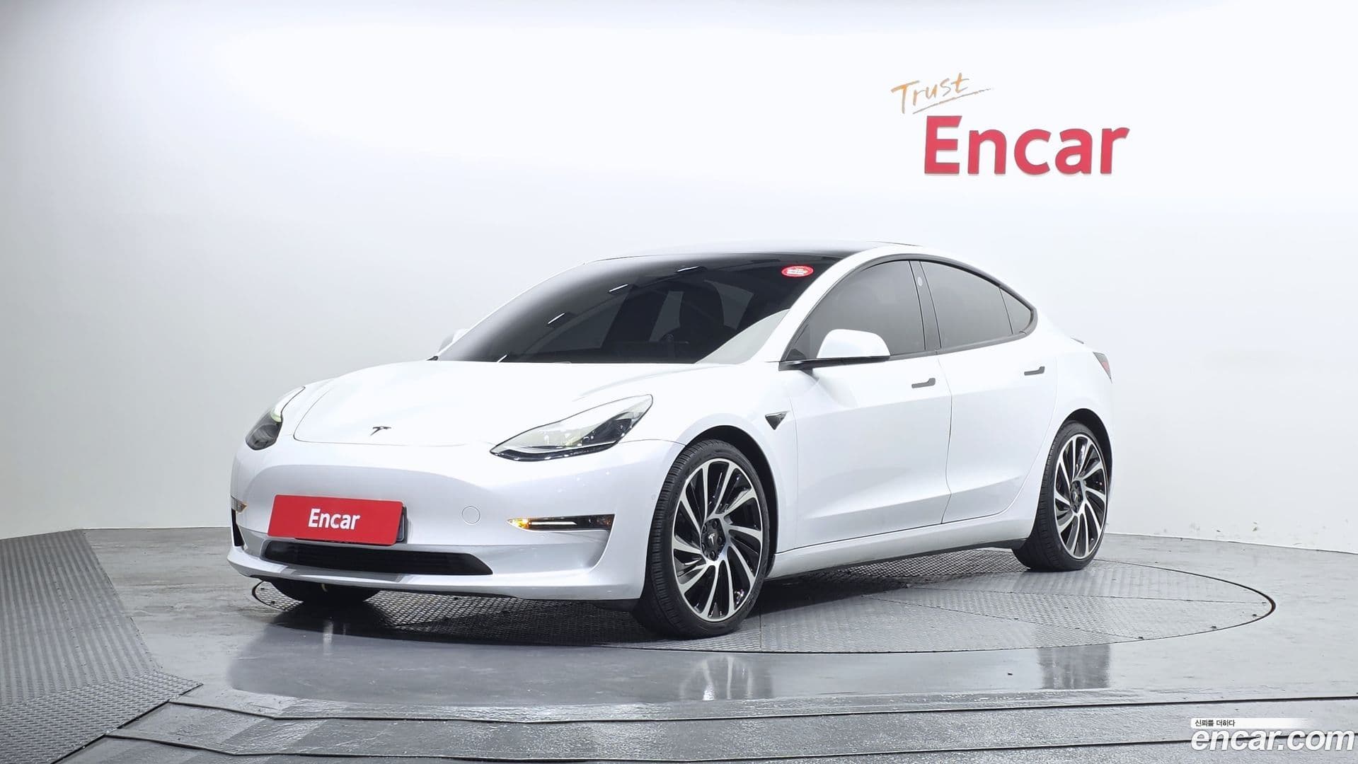 Main__Slider__Photo:Model 3 Tesla 2021.2-0