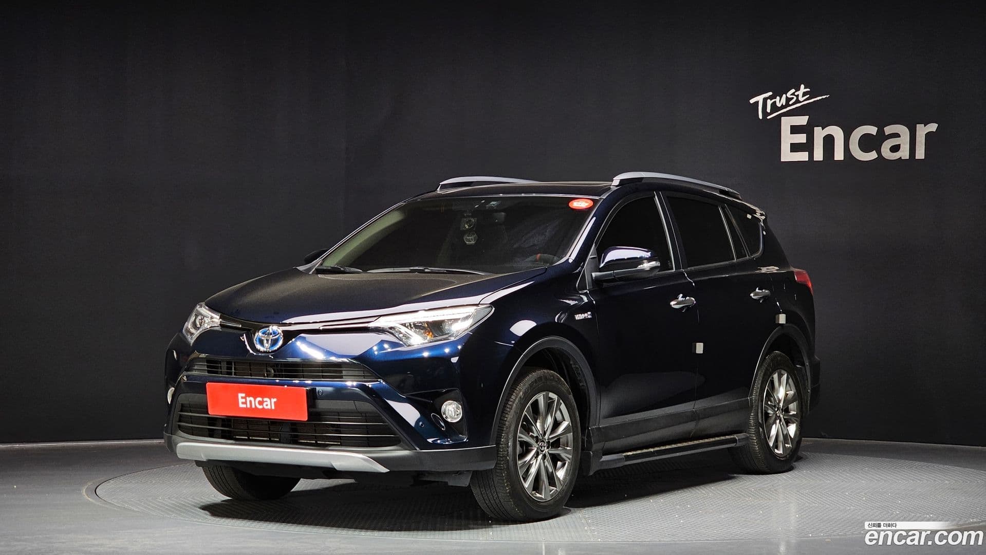 Main__Slider__Photo:RAV4 Toyota 2018.6-0