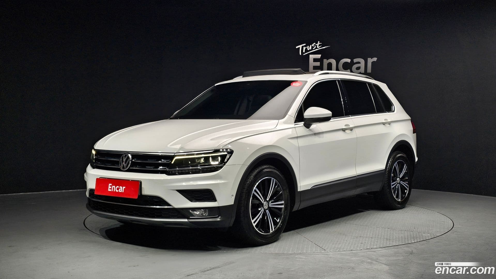 Main__Slider__Photo:Tiguan Volkswagen 2018.6-0