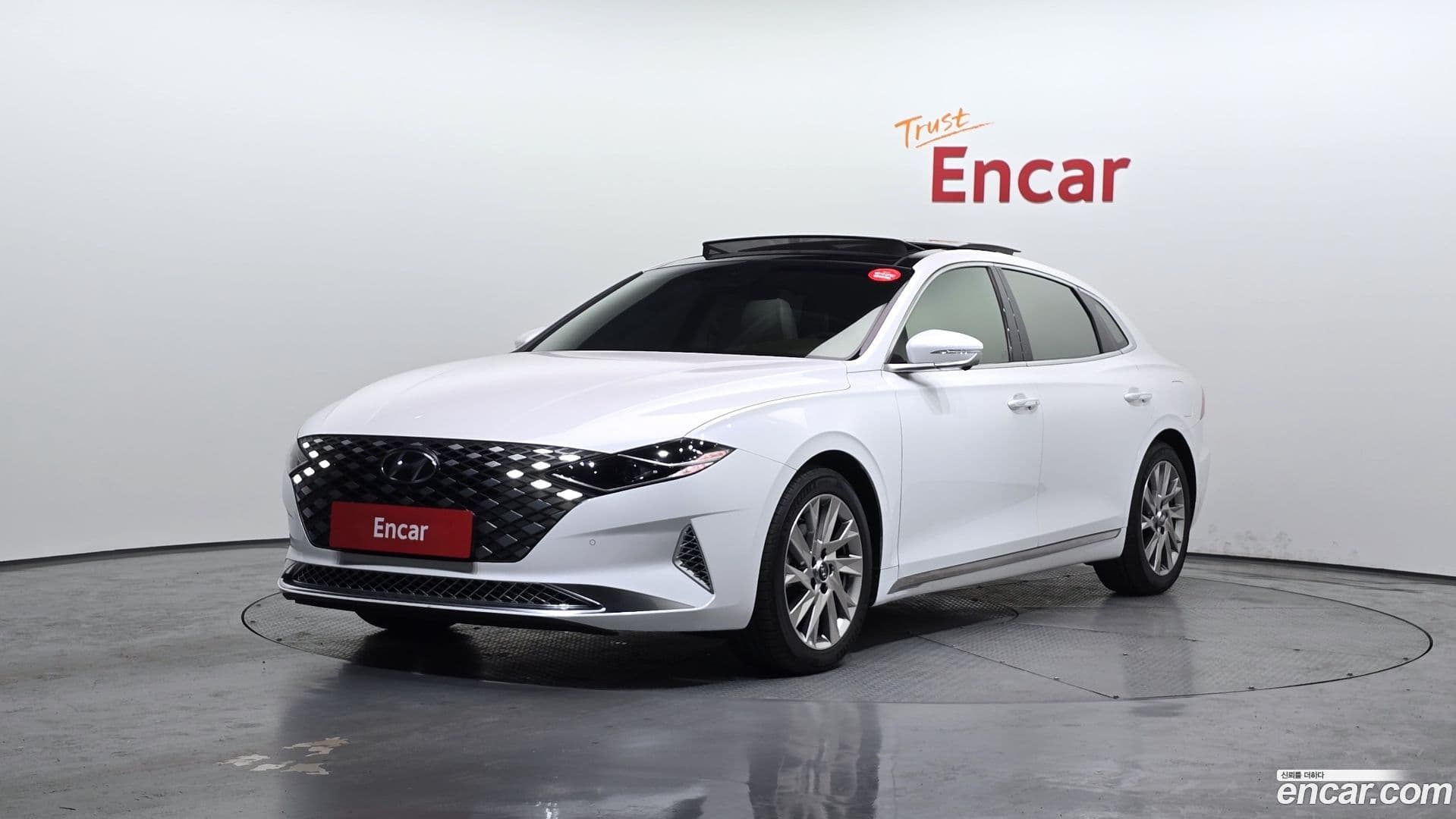 Main__Slider__Photo:Grandeur Hyundai 2021.9-0