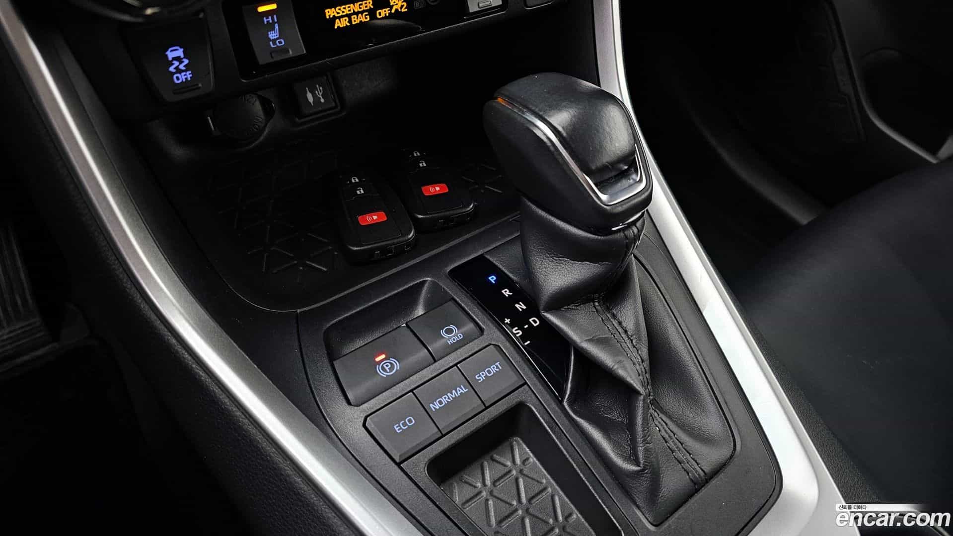 RAV4 Toyota 2019.5-INNER-009