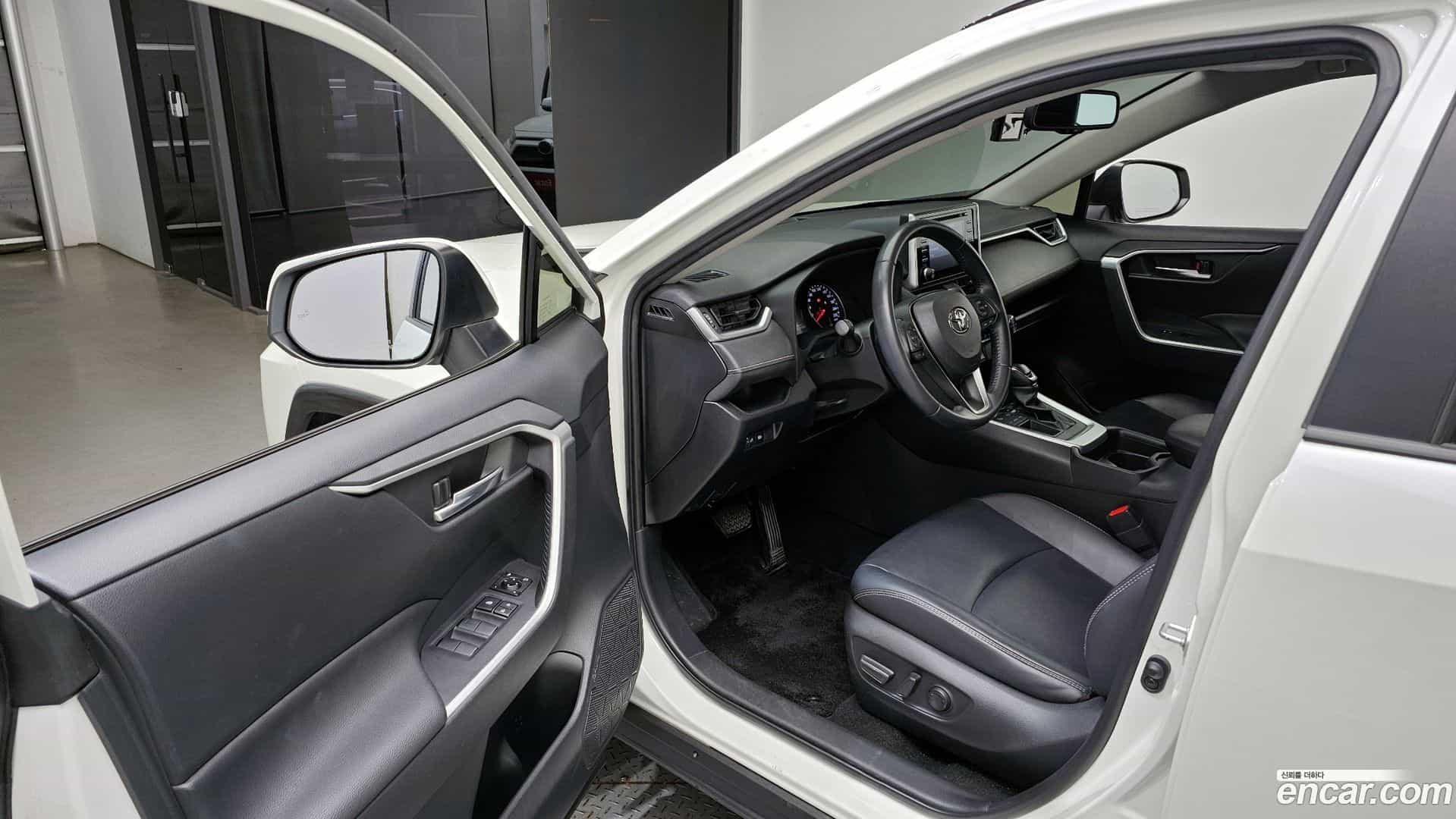 RAV4 Toyota 2019.5-INNER-010