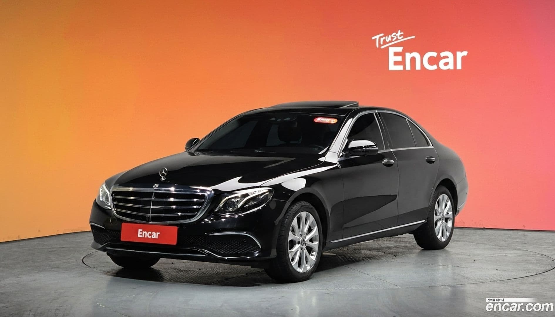 Main__Slider__Photo:E-Class Mercedes-Benz 2020.0-0