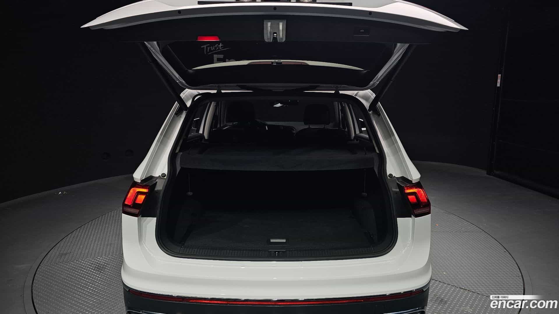 Tiguan Volkswagen 2021.7-OPTION-024
